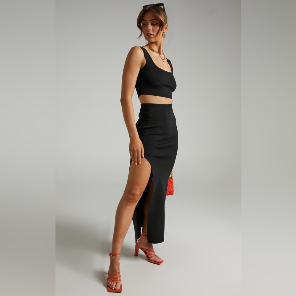 BNWT SHOWPO BLACK MATINA TWO PIECE SET